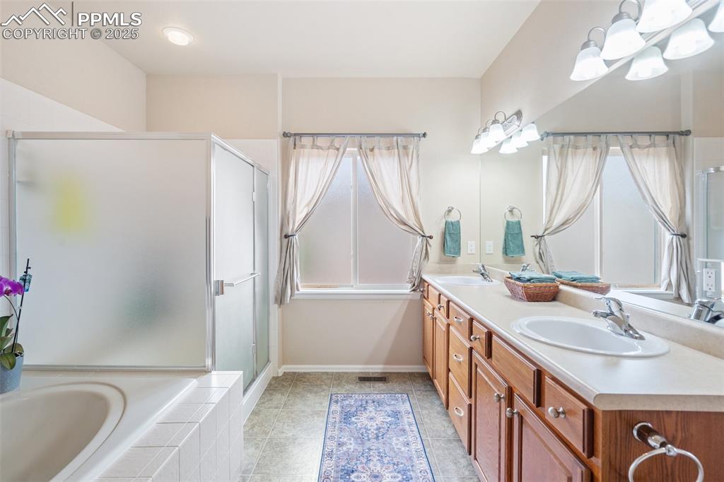 Image 22 of 45: Master Bathroom