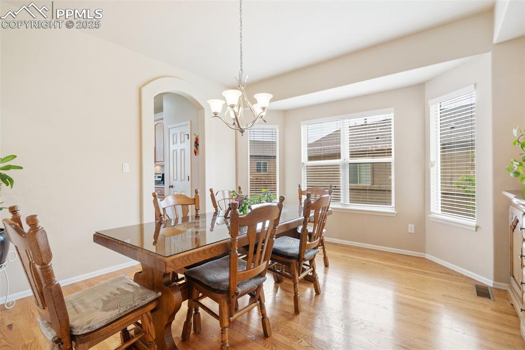 Image 4 of 45: Dining Area