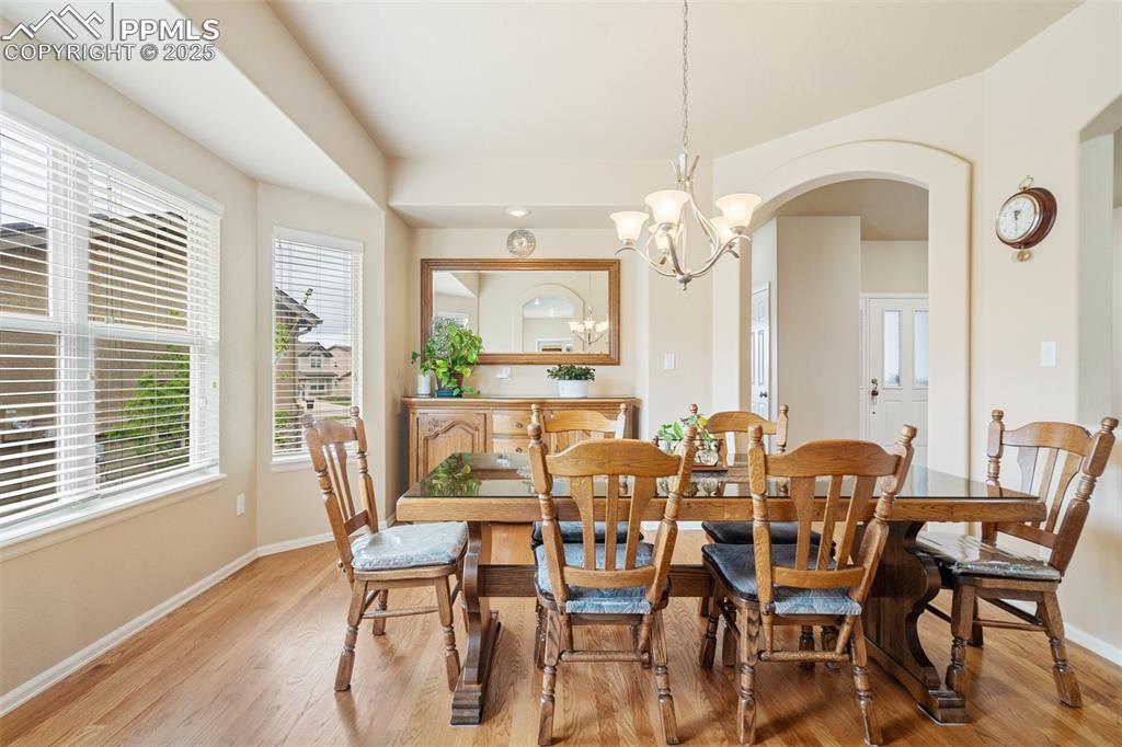 Image 5 of 45: Dining Area