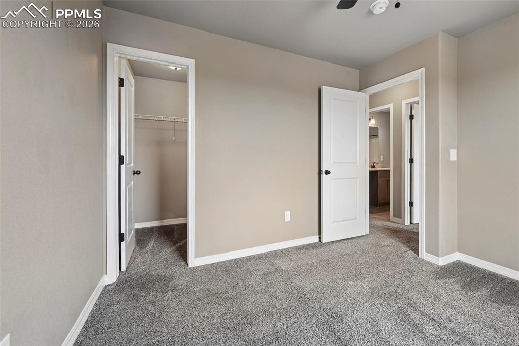 Image 29 of 36: Bedroom