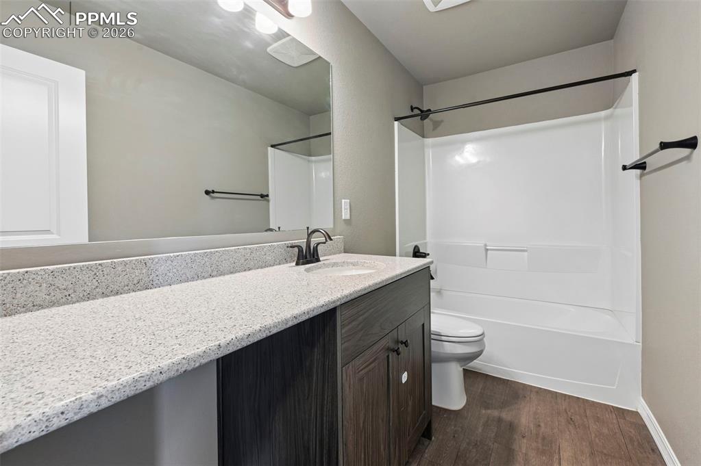 Image 31 of 36: Secondary bathroom upstairs 