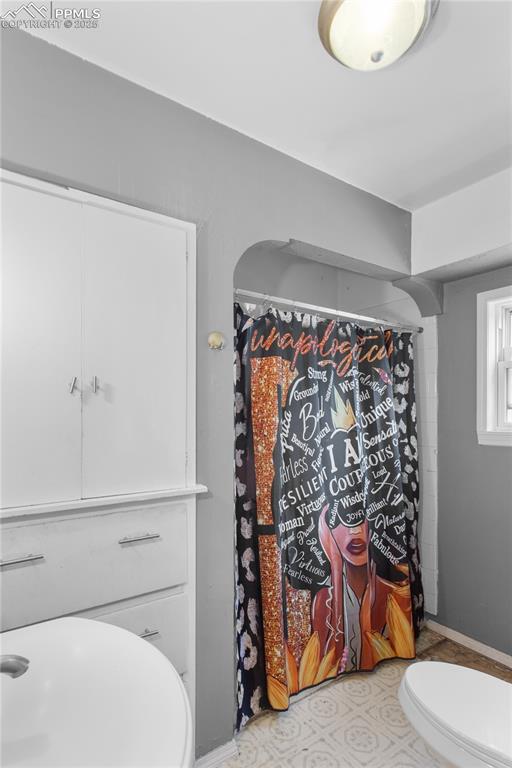 Image 12 of 17: Bathroom