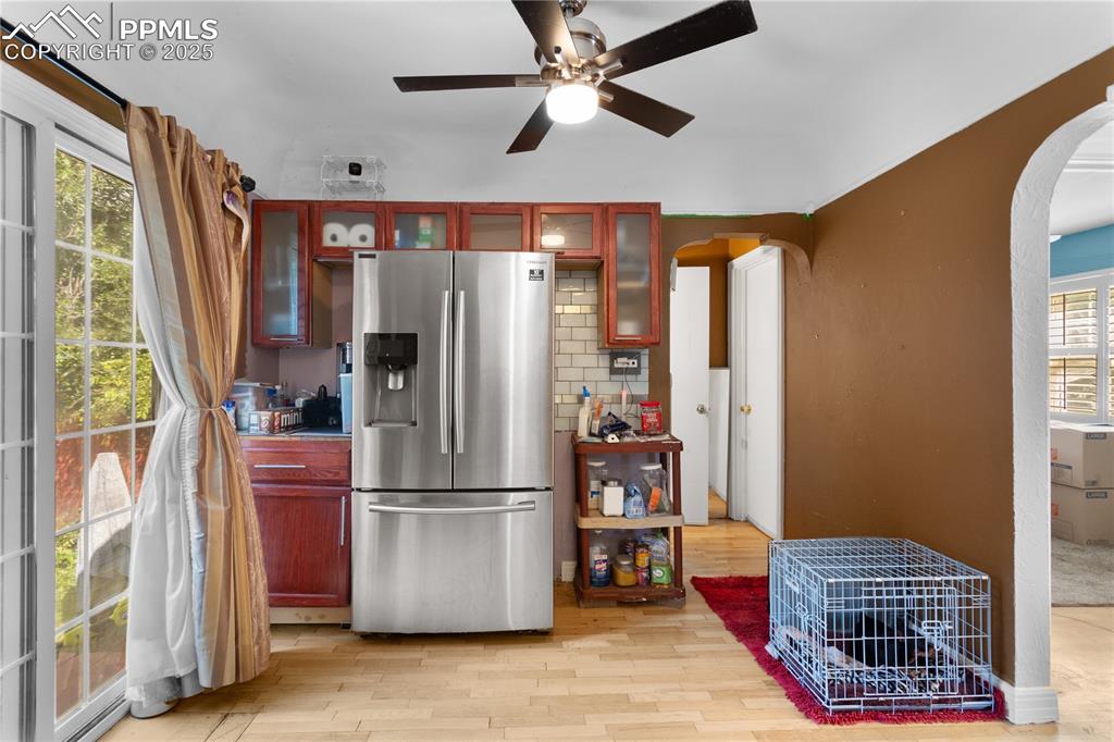 Image 8 of 17: Kitchen