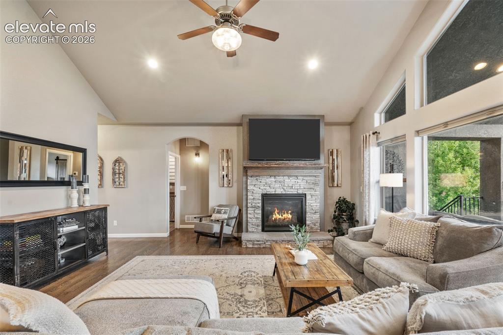 Image 10 of 50: Living Room