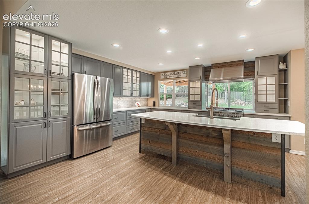 Image 11 of 50: Kitchen