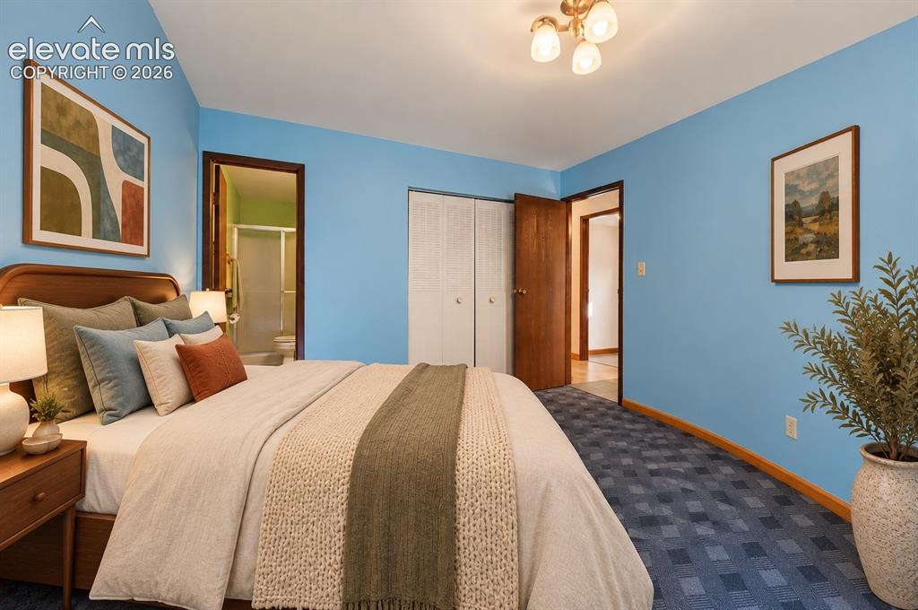 Image 19 of 50: Bedroom