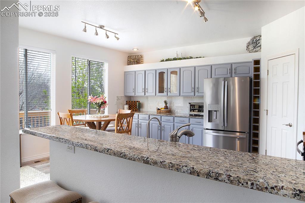 Image 13 of 48: Kitchen