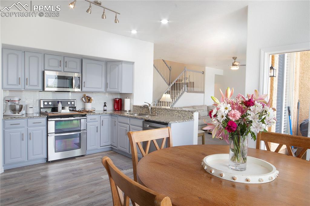 Image 16 of 48: Kitchen