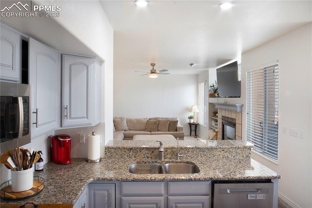 Image 17 of 48: Kitchen