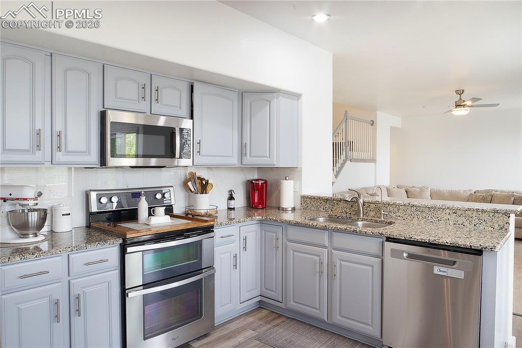 Image 18 of 48: Kitchen