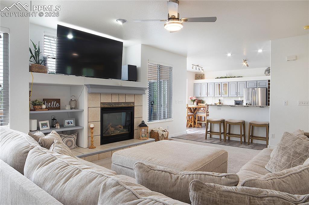 Image 20 of 48: Living Room