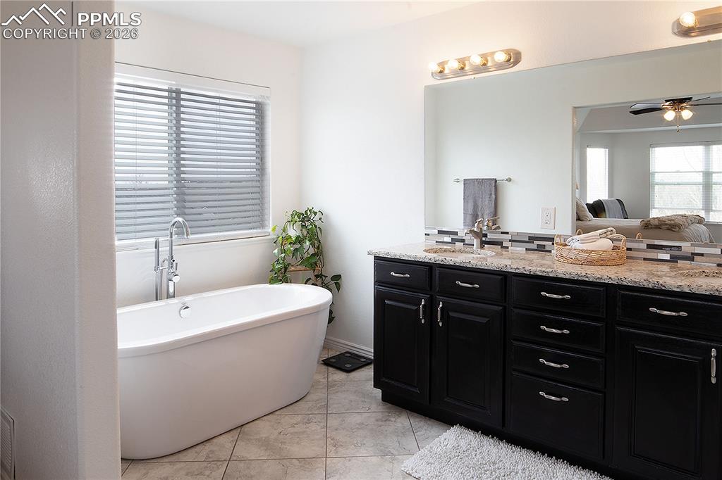 Image 28 of 48: Bathroom