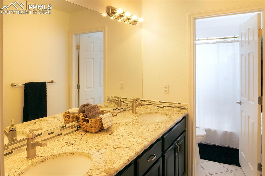 Image 37 of 48: Bathroom