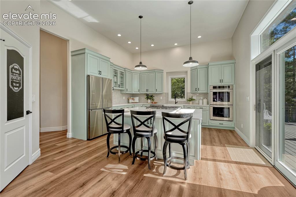 Image 12 of 50: Kitchen