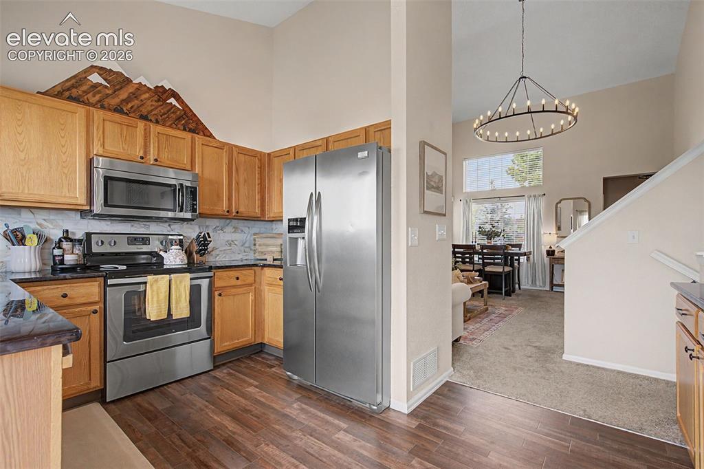 Image 11 of 33: Kitchen
