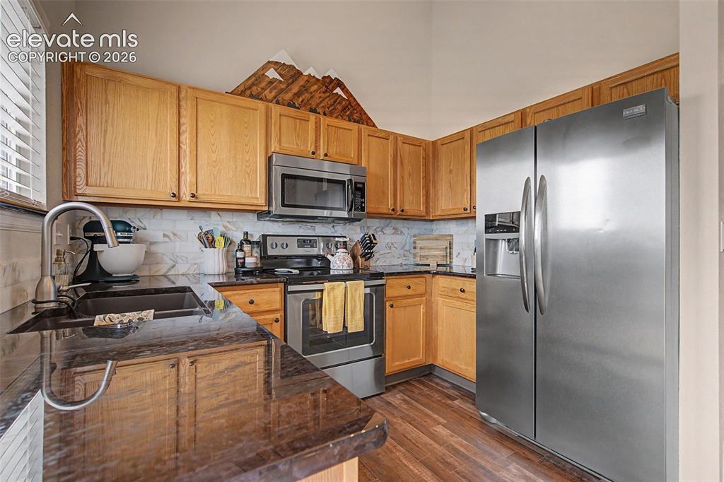 Image 12 of 33: Kitchen