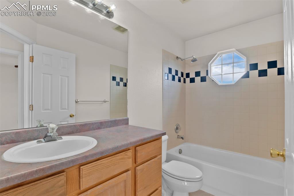 Image 28 of 49: Bathroom