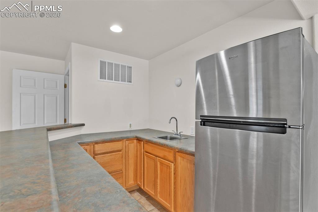 Image 34 of 49: Wet Bar - Kitchenette