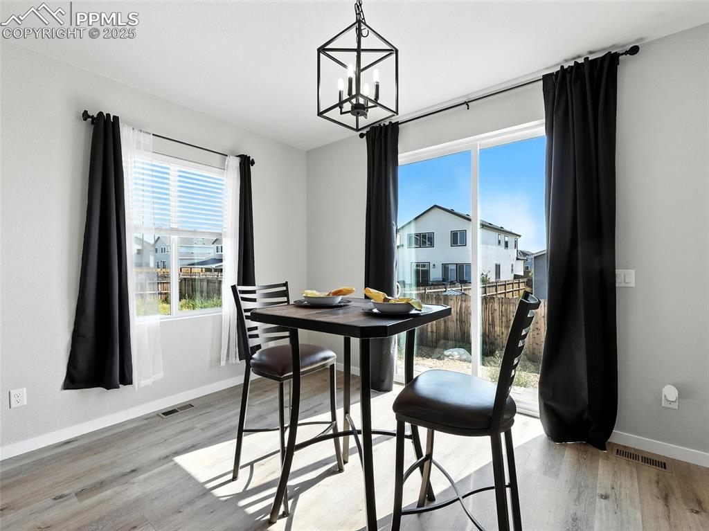 Image 11 of 44: Dining Area