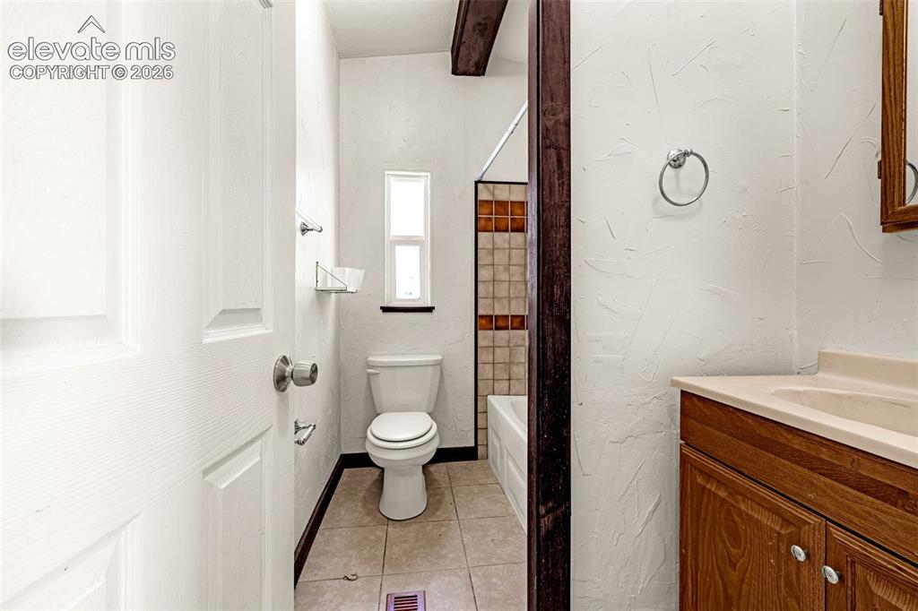 Image 11 of 38: Bathroom