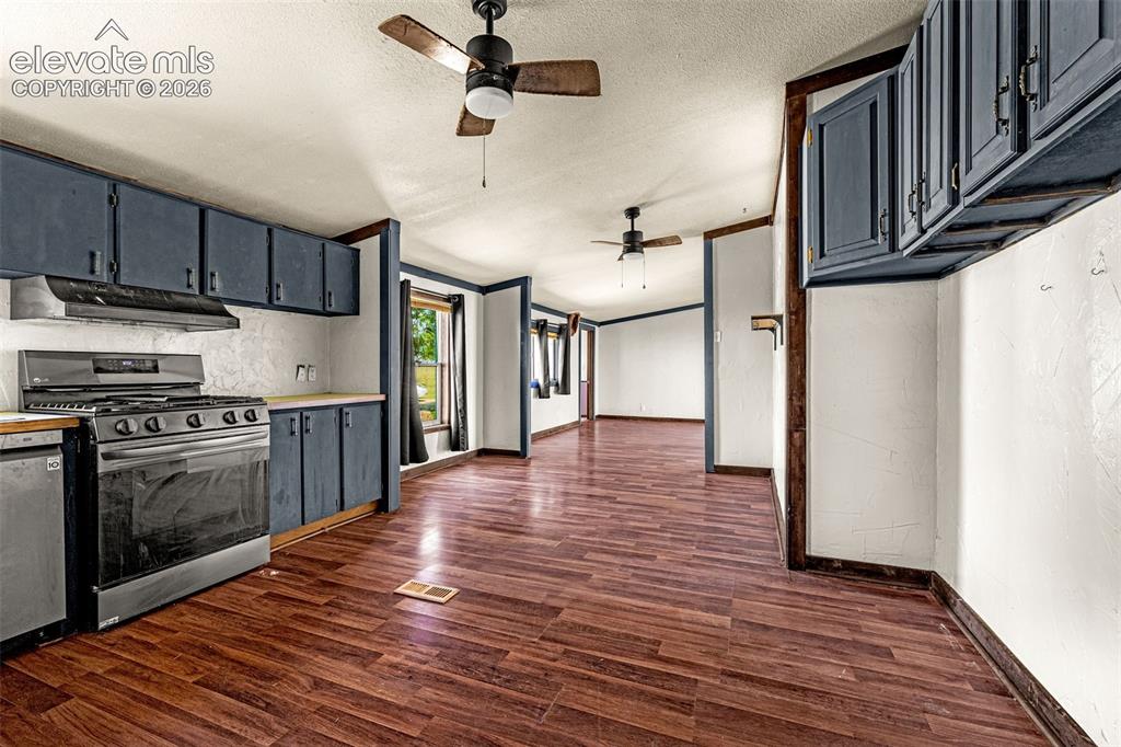 Image 8 of 38: Kitchen