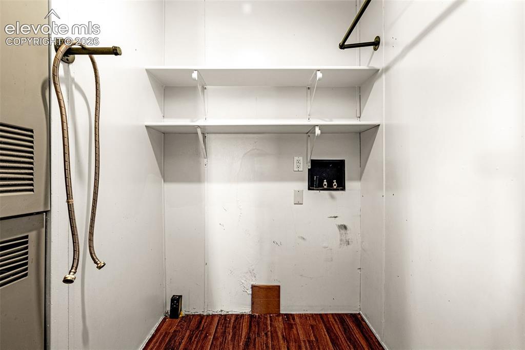 Image 9 of 38: Laundry