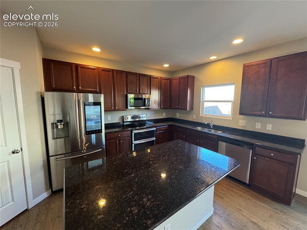 Image 10 of 10: Kitchen