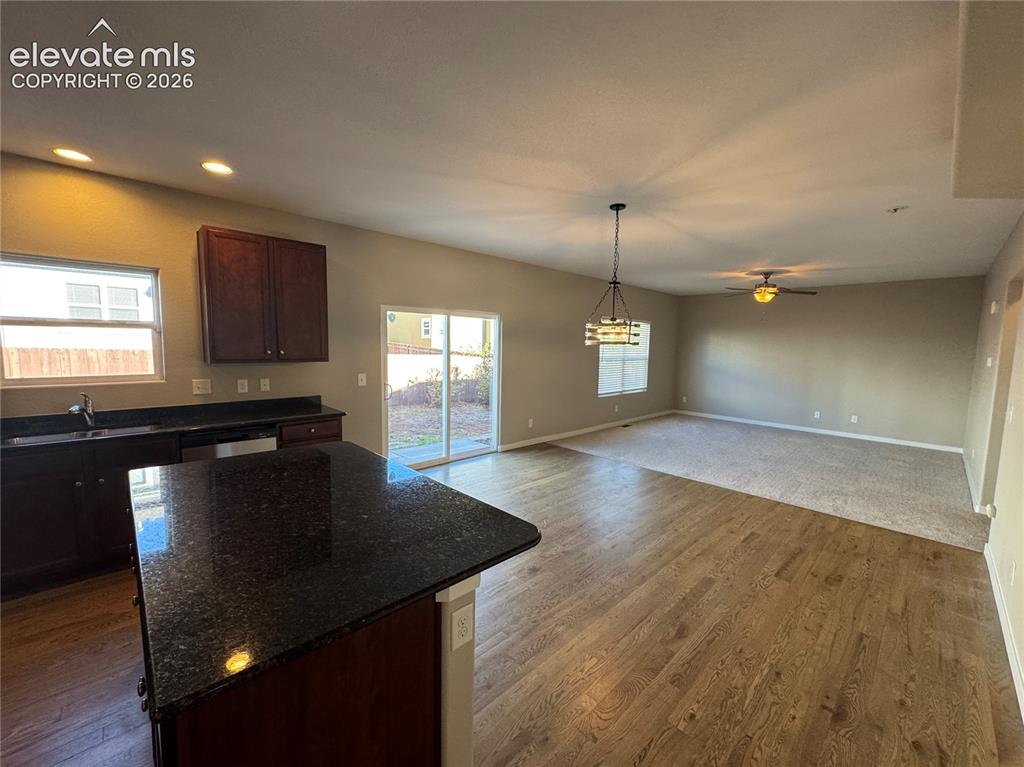 Image 5 of 10: Kitchen