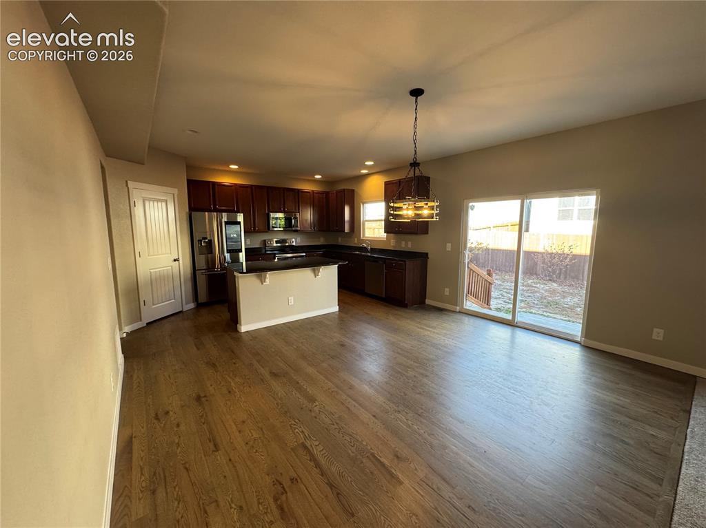Image 9 of 10: Kitchen
