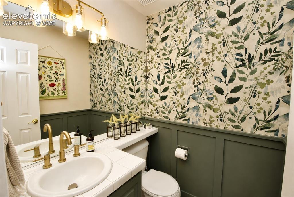 Image 12 of 29: Bathroom