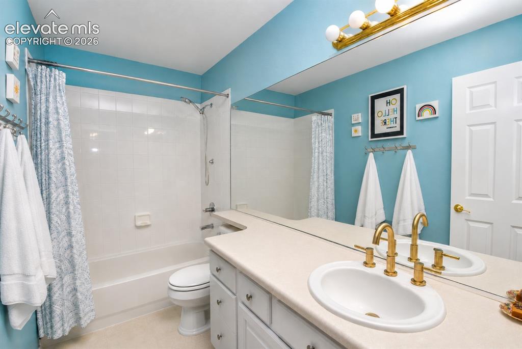 Image 20 of 29: Bathroom