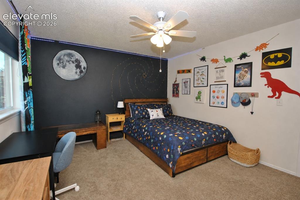 Image 21 of 29: Bedroom