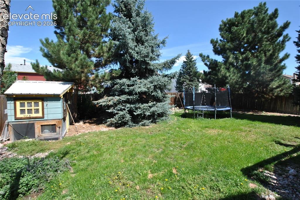 Image 23 of 29: Yard