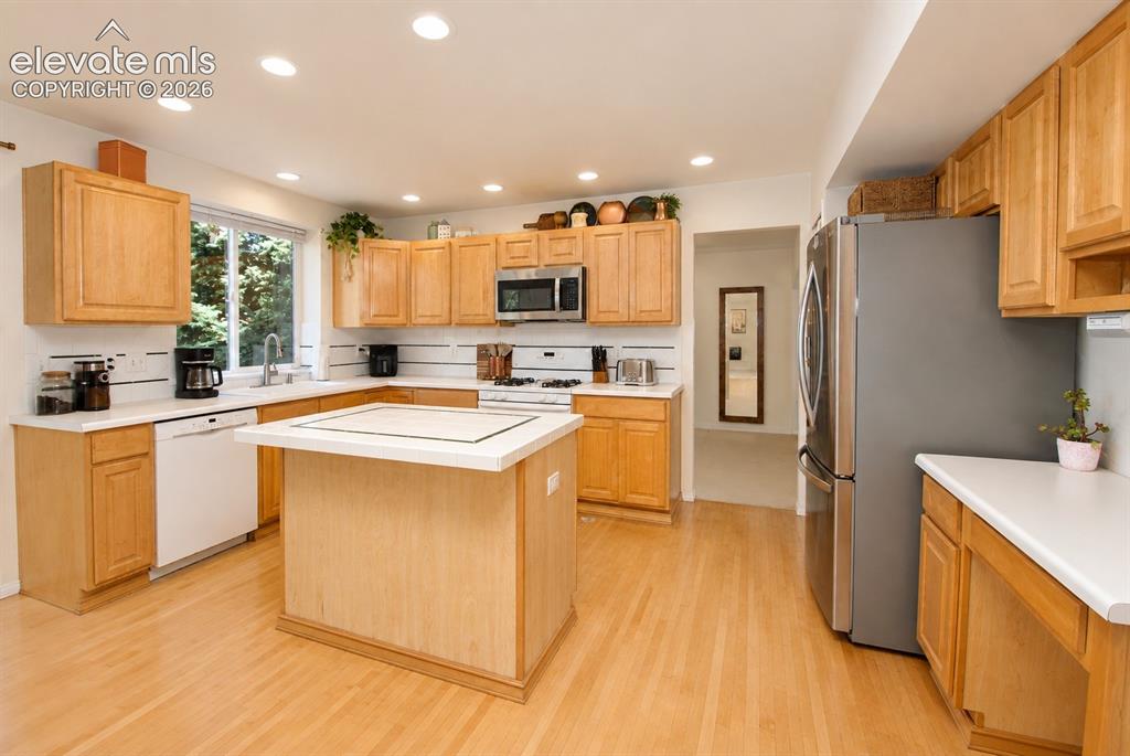 Image 6 of 29: Kitchen