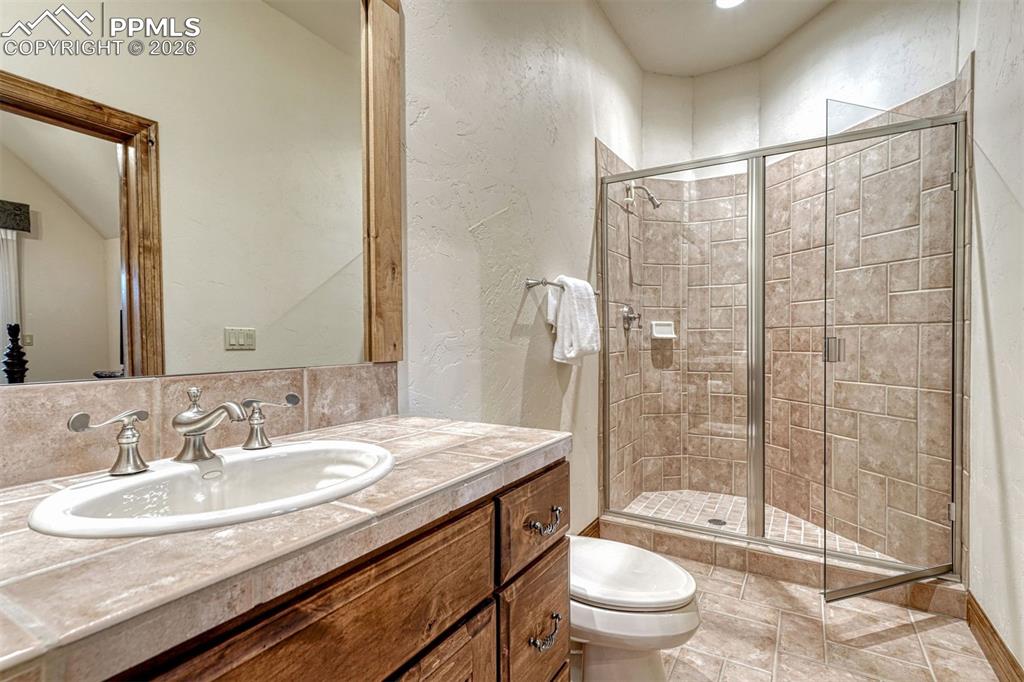 Image 21 of 50: Upstairs bathroom.