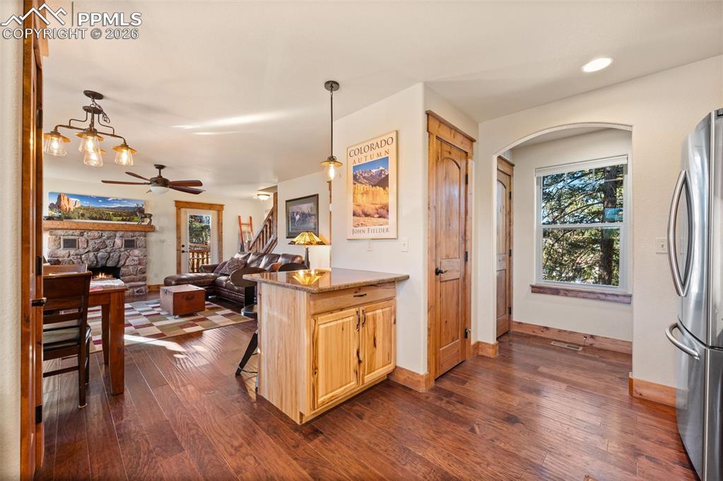 Image 11 of 31: Kitchen