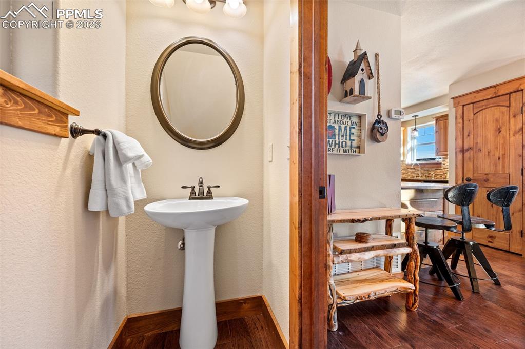 Image 12 of 31: Bathroom