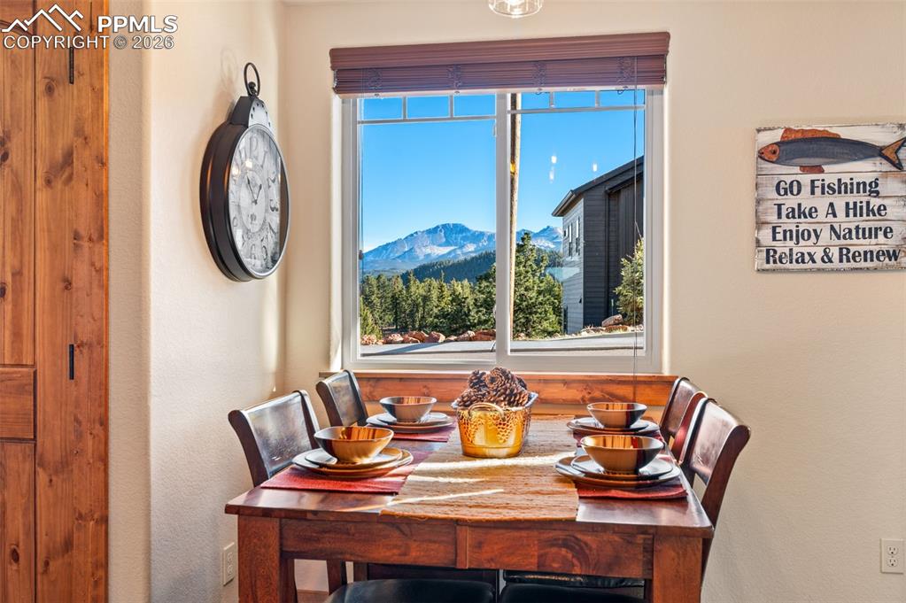 Image 13 of 31: Dining Area