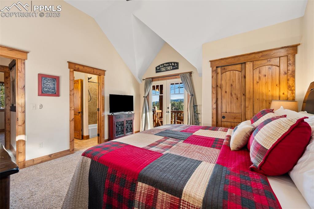 Image 16 of 31: Bedroom