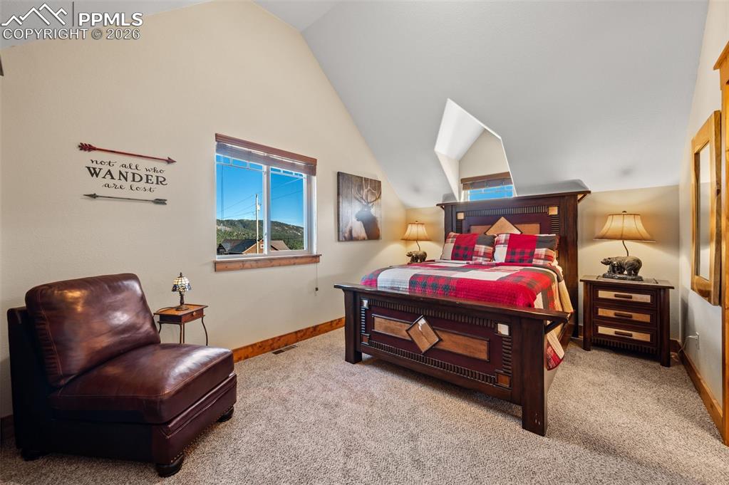 Image 22 of 31: Bedroom