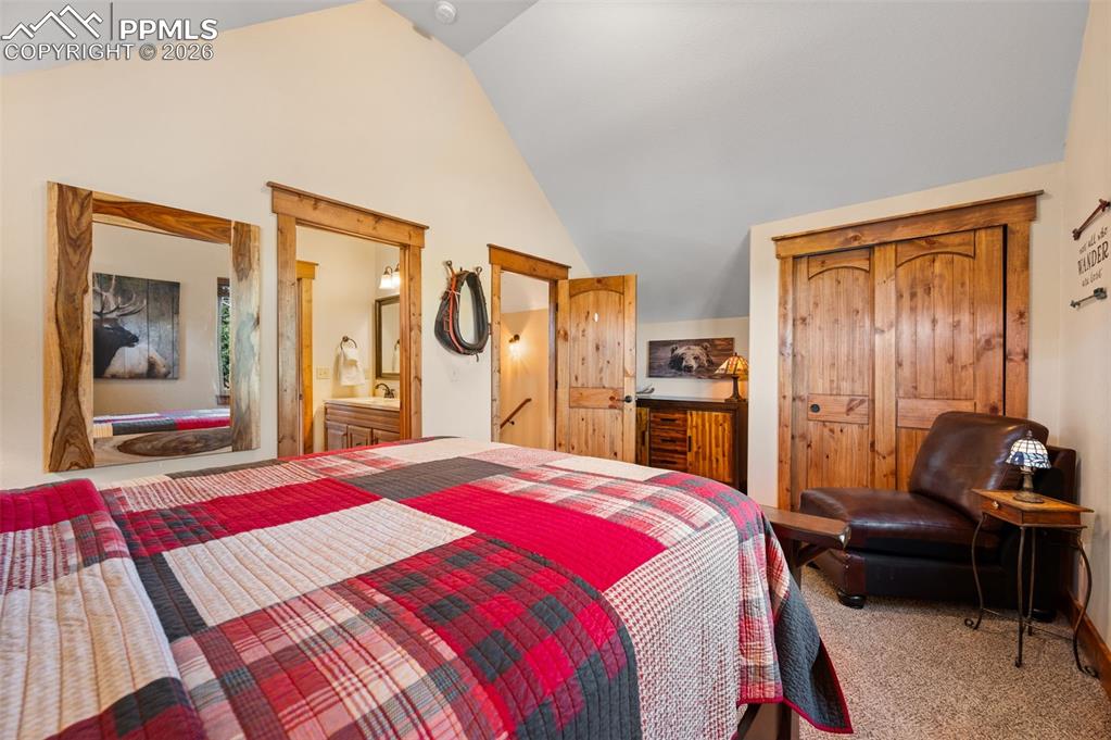 Image 23 of 31: Bedroom