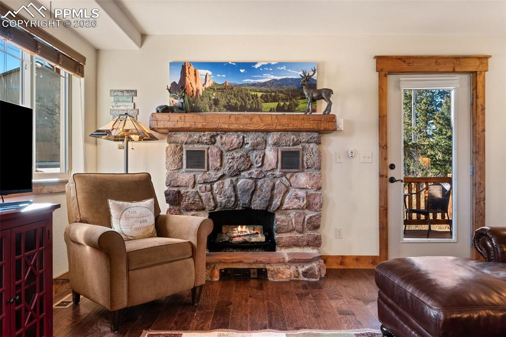 Image 5 of 31: Sitting Room