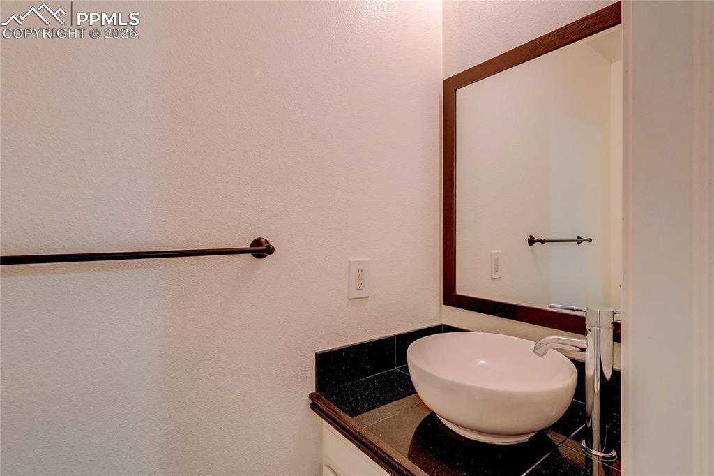 Image 12 of 31: Bathroom