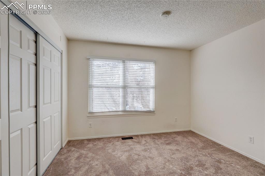 Image 17 of 31: Bedroom