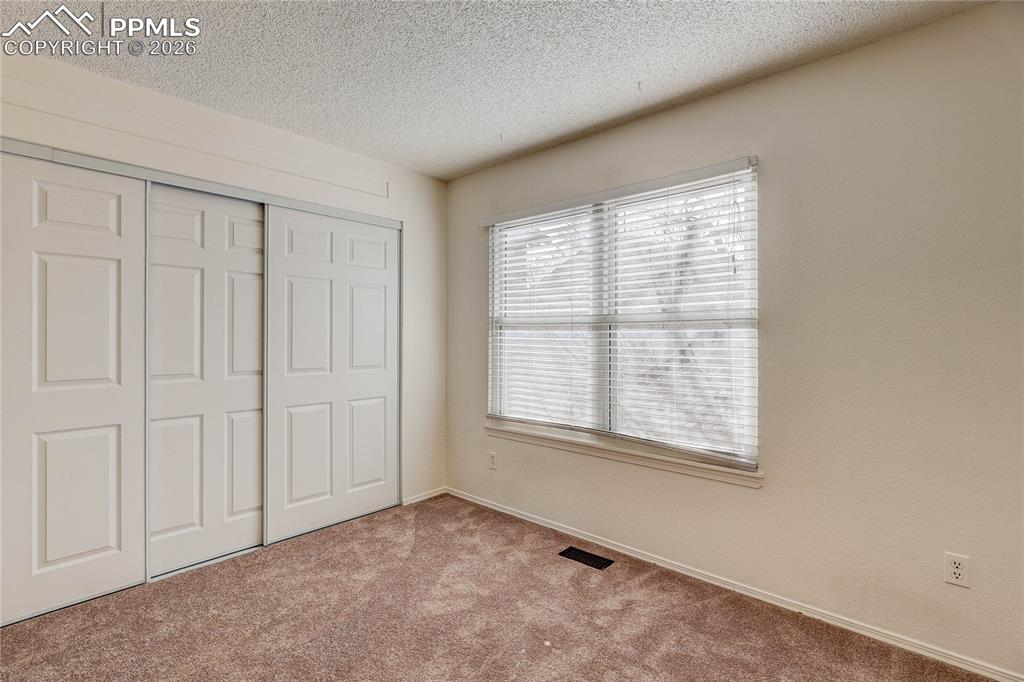 Image 18 of 31: Bedroom