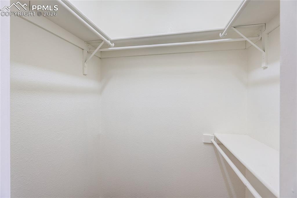 Image 27 of 31: Closet