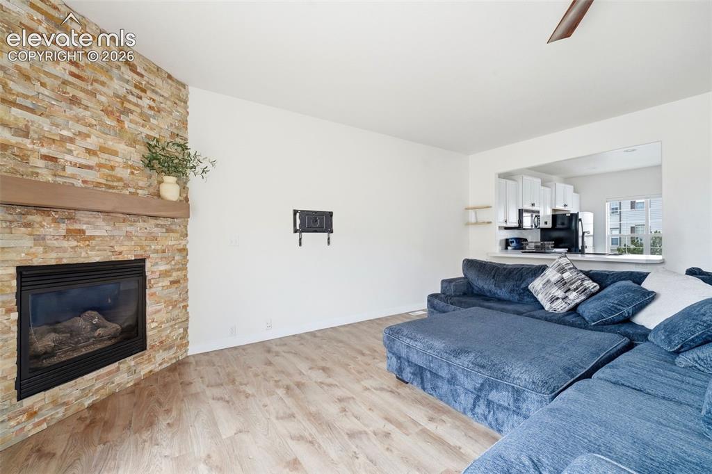 Image 11 of 27: Living Room