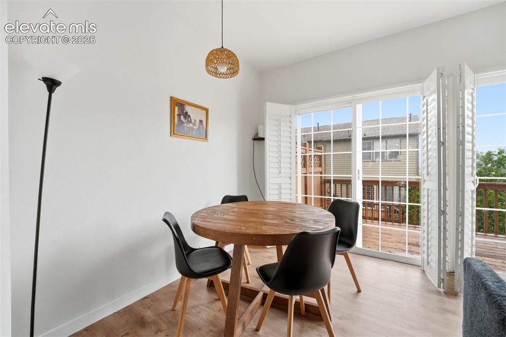 Image 12 of 27: Dining Area