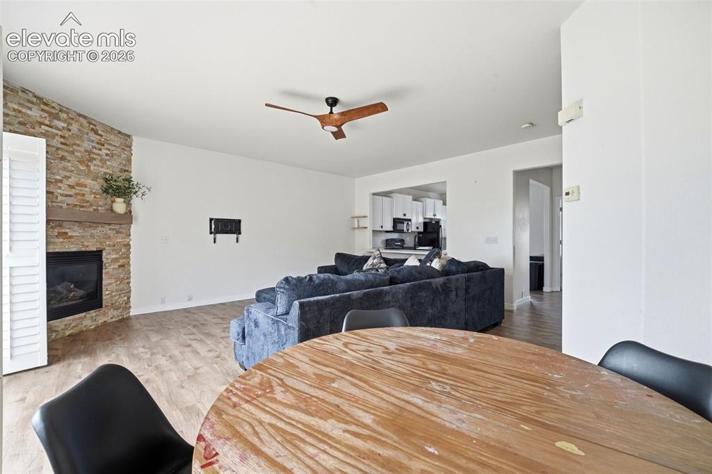 Image 13 of 27: Dining Area