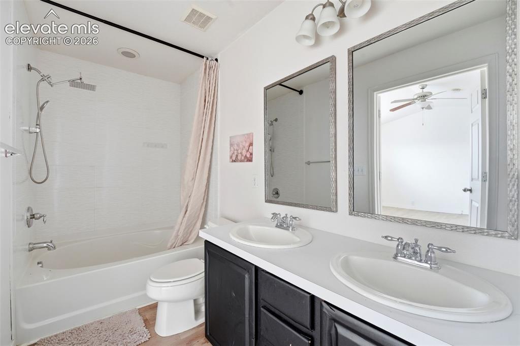 Image 17 of 27: Master Bathroom